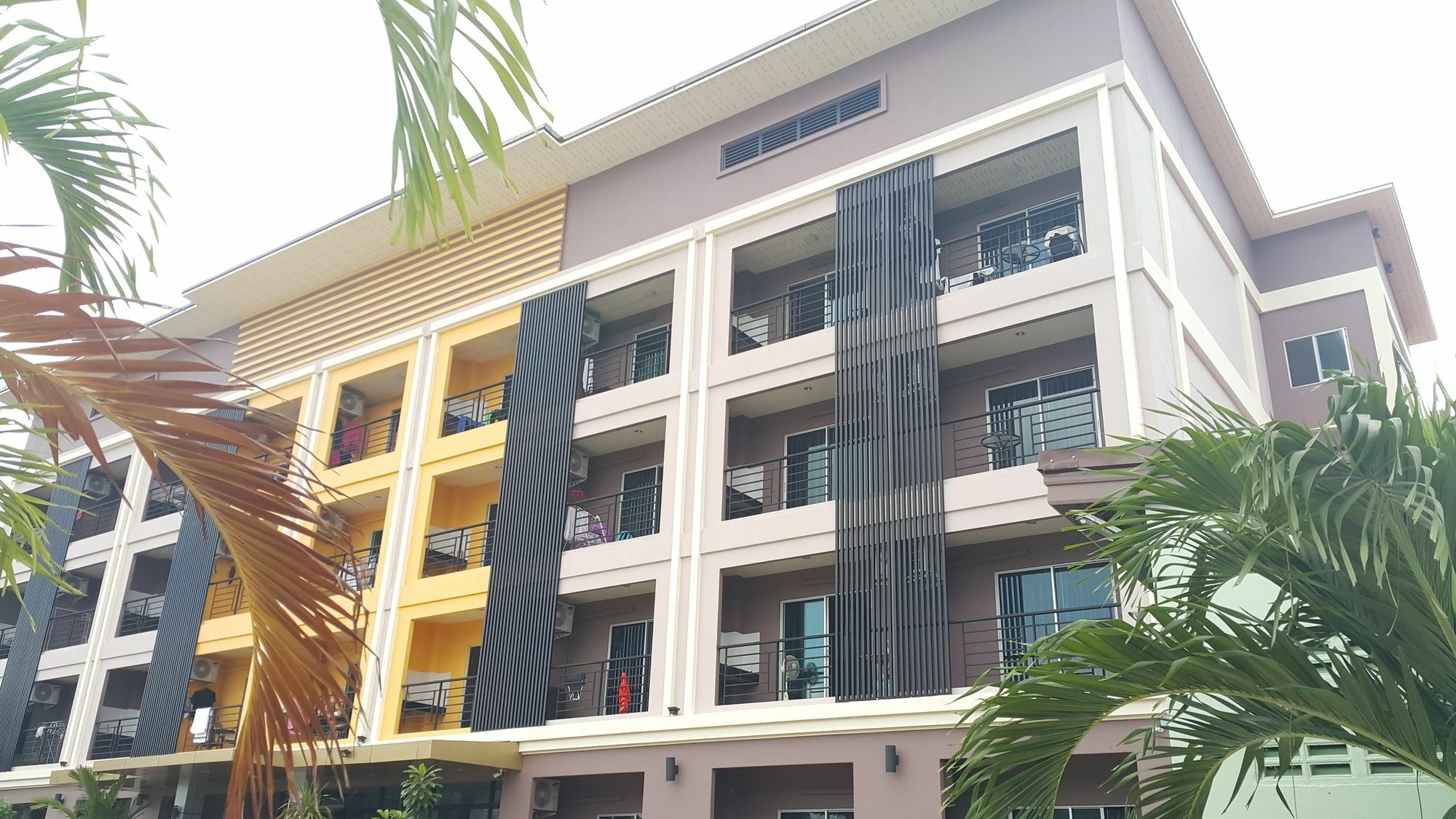 B Space Residence Nong Prue Экстерьер фото
