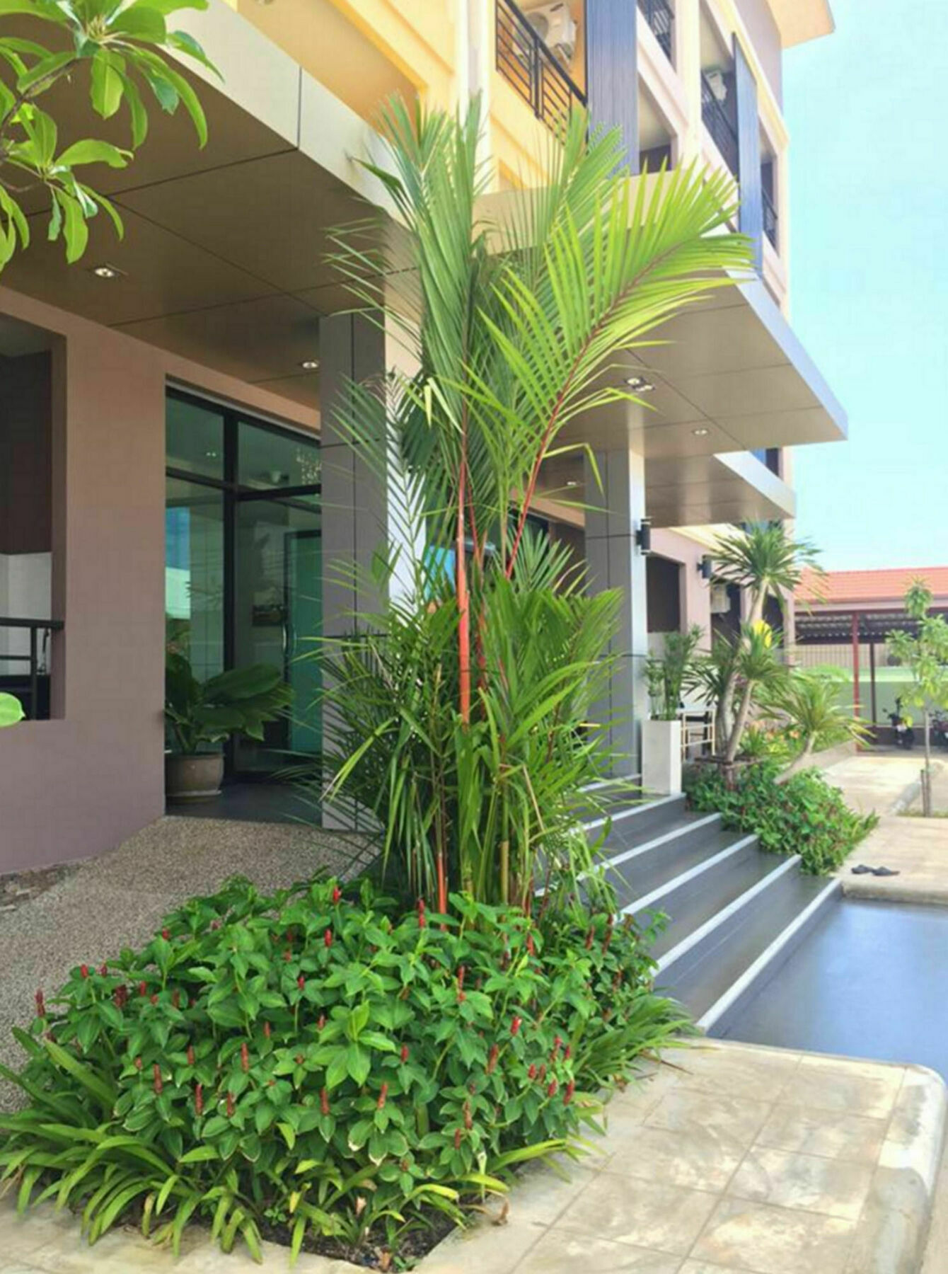 B Space Residence Nong Prue Экстерьер фото