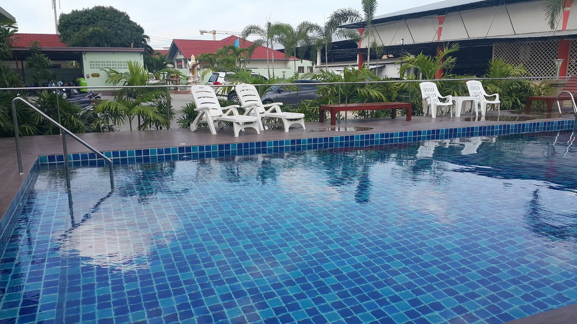 B Space Residence Nong Prue Экстерьер фото