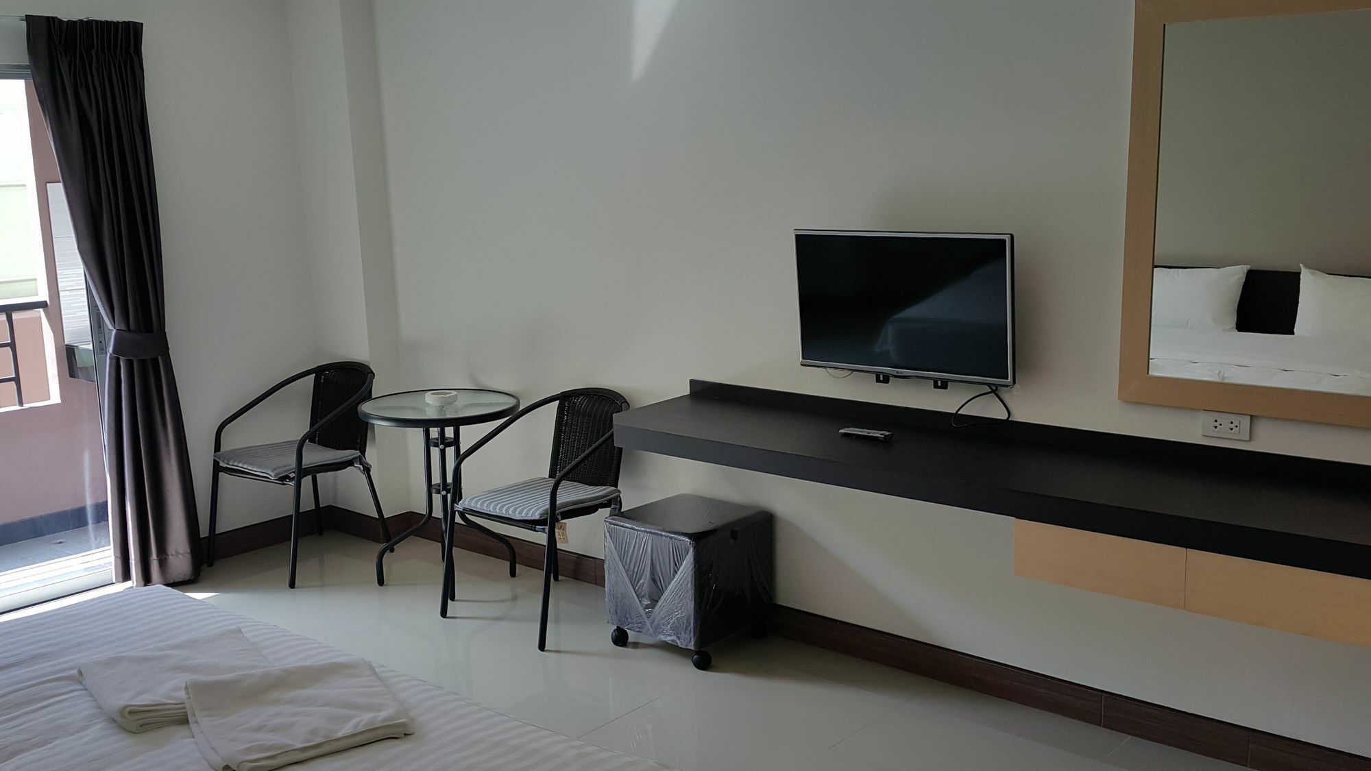 B Space Residence Nong Prue Экстерьер фото