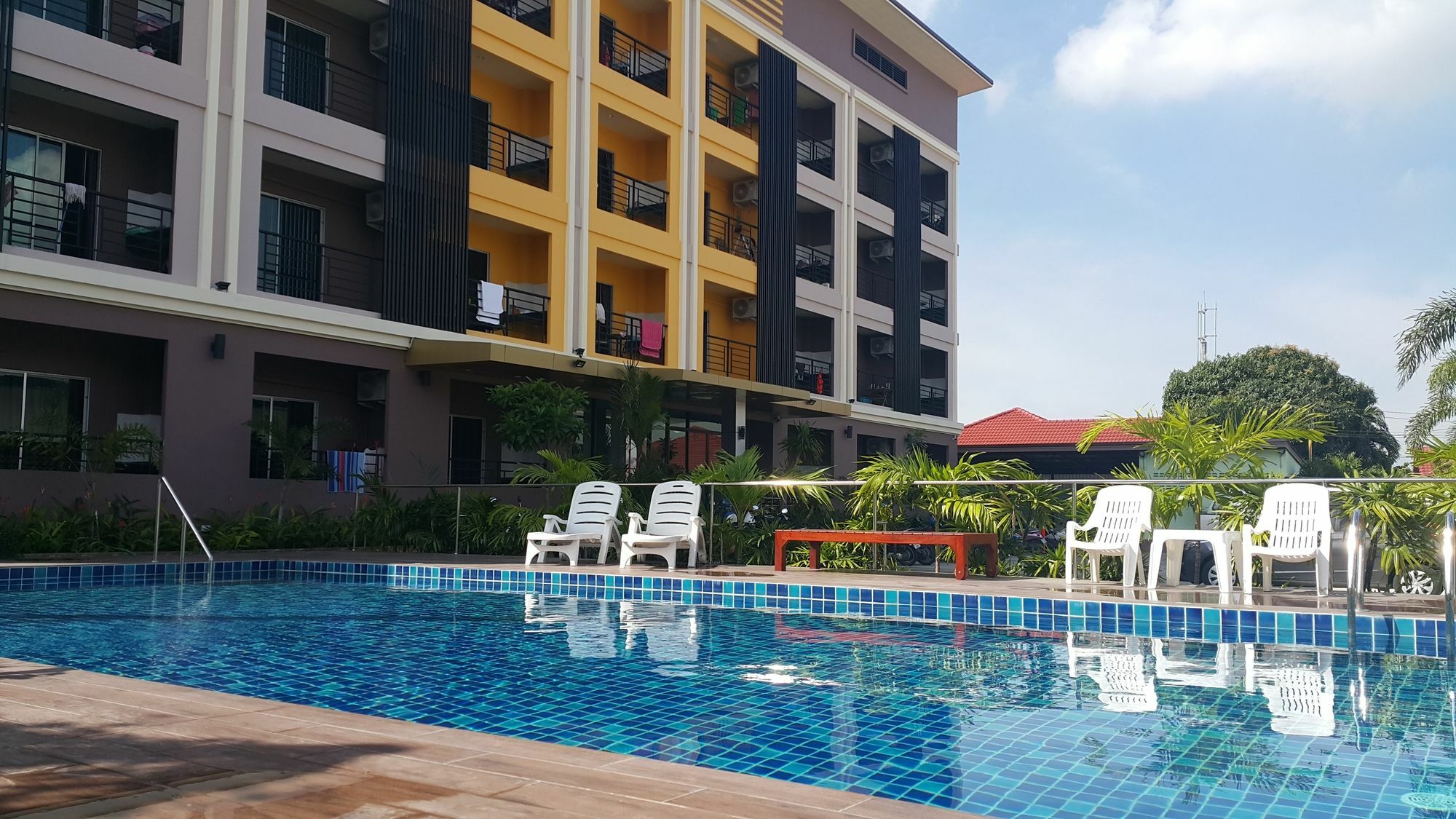 B Space Residence Nong Prue Экстерьер фото